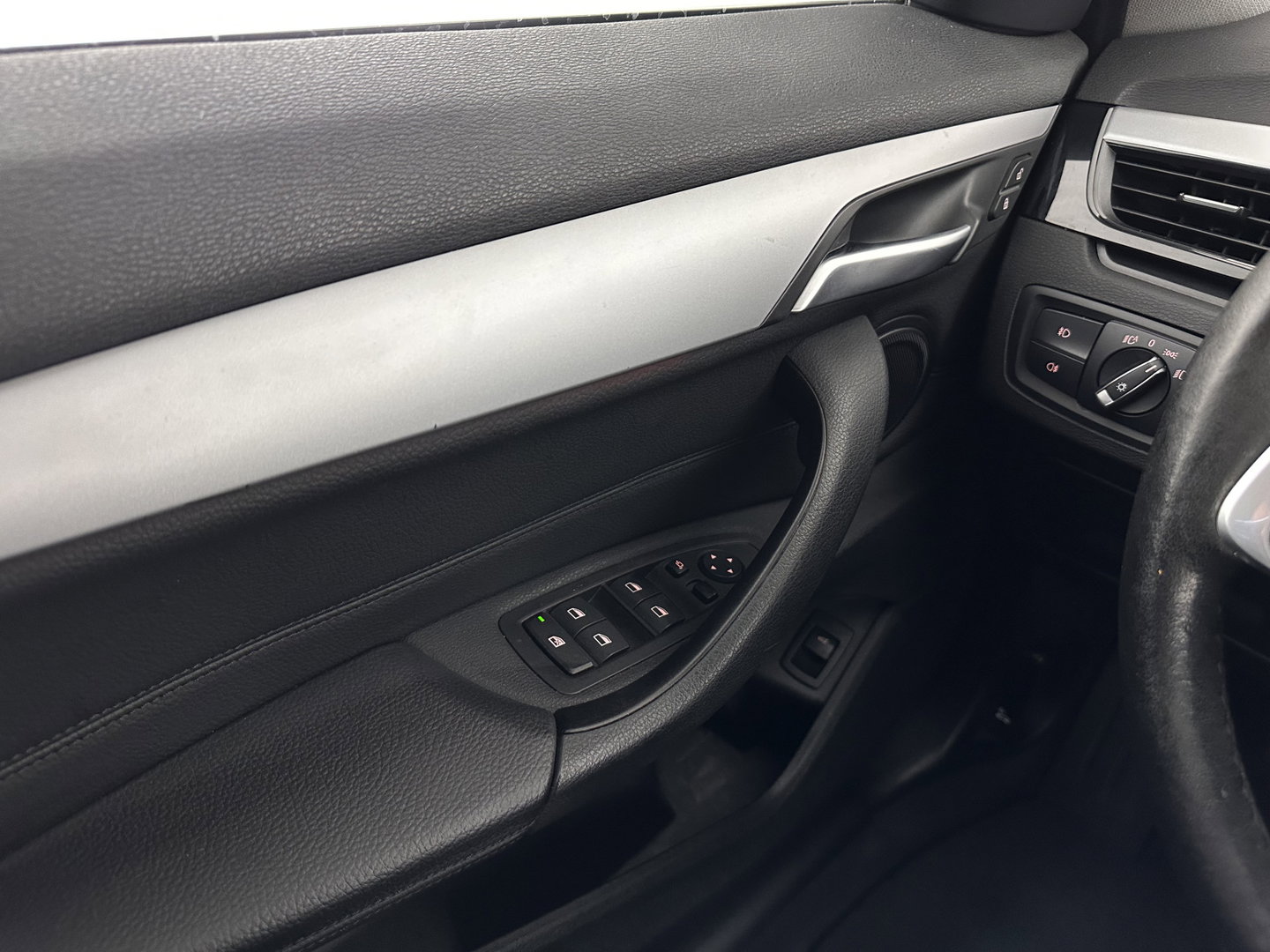 BMW X1 sDrive16d Centennial High Executive *LEATHER | FULL-LED | HEATED-COMFORTSEATS | HIFI-SOUND | NAVI-FULLMAP | ECC | HEAD-UP | PDC | CRUISE | 17''ALU*