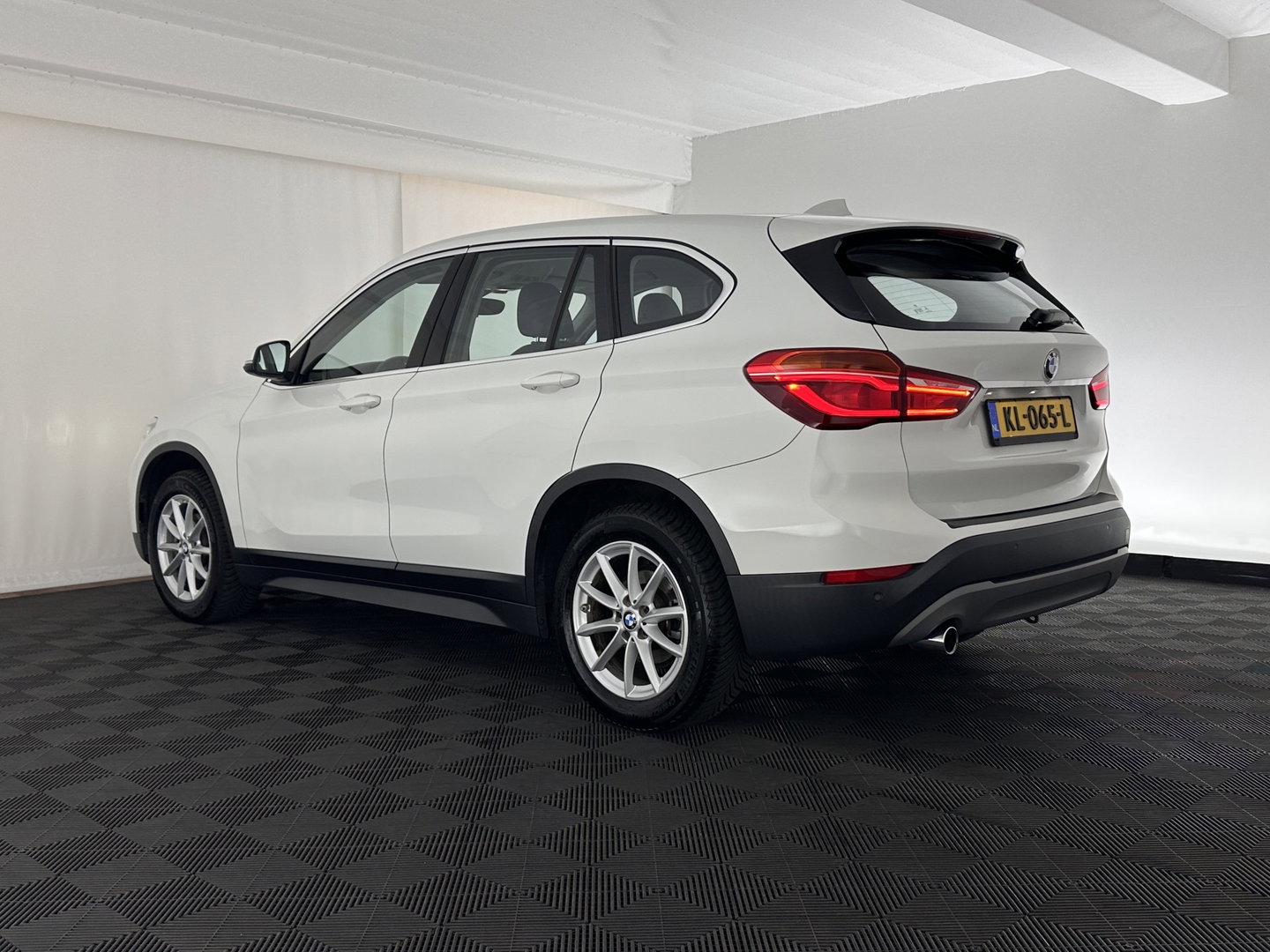 BMW X1 sDrive16d Centennial High Executive *LEATHER | FULL-LED | HEATED-COMFORTSEATS | HIFI-SOUND | NAVI-FULLMAP | ECC | HEAD-UP | PDC | CRUISE | 17''ALU*