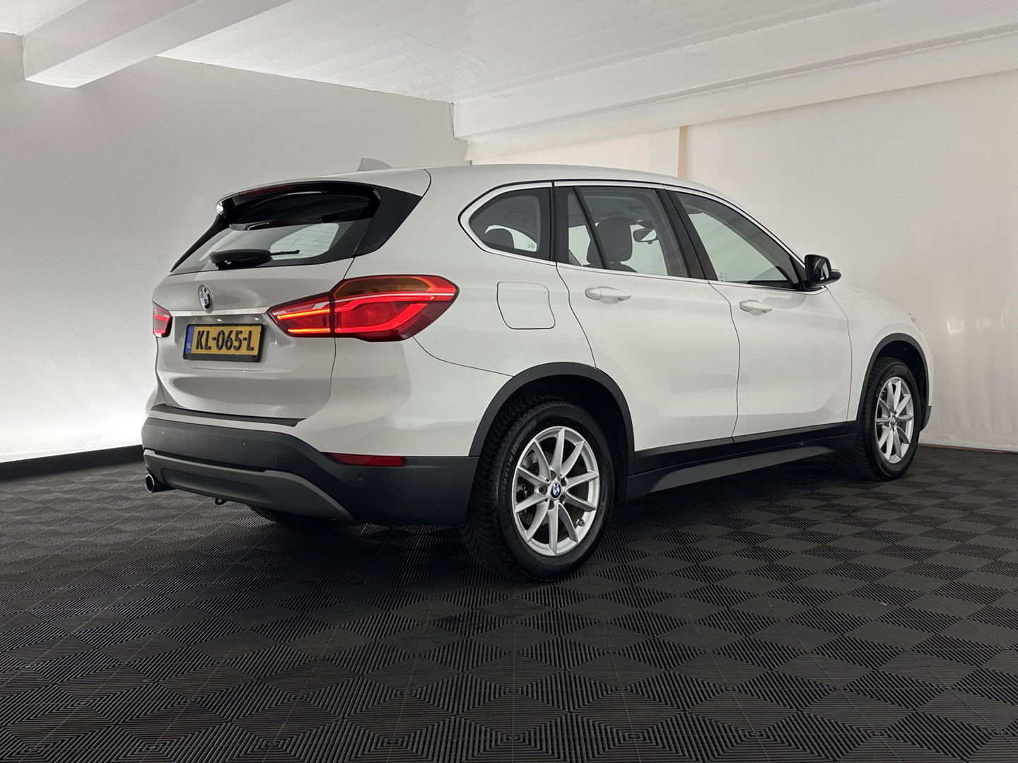 BMW X1 sDrive16d Centennial High Executive *LEATHER | FULL-LED | HEATED-COMFORTSEATS | HIFI-SOUND | NAVI-FULLMAP | ECC | HEAD-UP | PDC | CRUISE | 17''ALU*