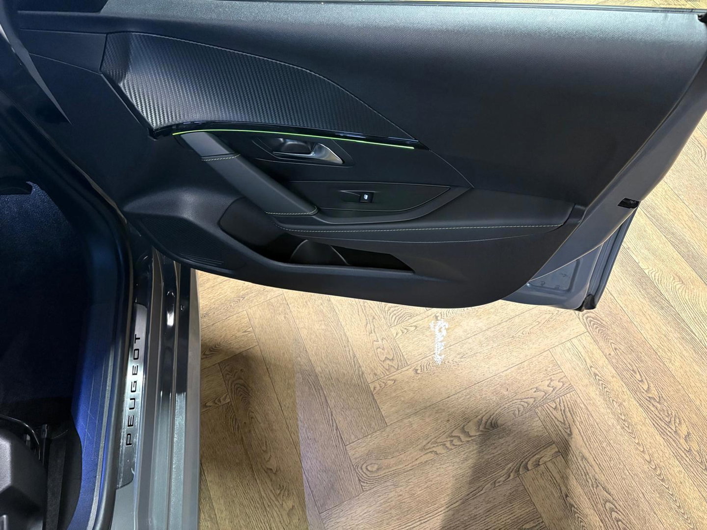 Peugeot 208 1.2 Hybrid 110 e-DCS6 GT 360 CAM BLINDSPOT CARPLAY