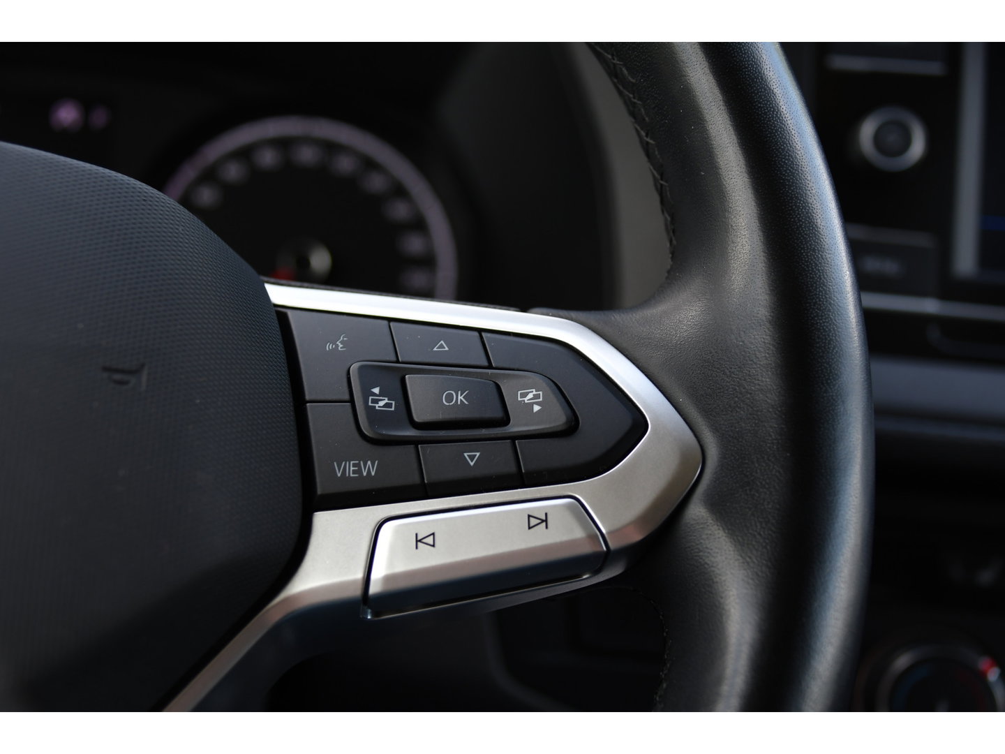 Volkswagen Transporter 2.0 TDI L2H1 30 Highline Black Edition Adaptieve Cruise, Camera, Carplay, 150pk, Trekhaak, Stoelverwarming, LED, Automaat, Standkachel, Sensoren, Uniek!