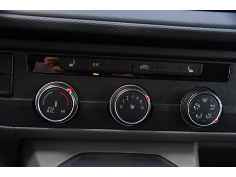 Volkswagen Transporter 2.0 TDI L2H1 30 Highline Black Edition Adaptieve Cruise, Camera, Carplay, 150pk, Trekhaak, Stoelverwarming, LED, Automaat, Standkachel, Sensoren, Uniek!
