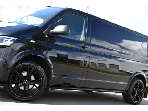 Volkswagen Transporter 2.0 TDI L2H1 30 Highline Black Edition Adaptieve Cruise, Camera, Carplay, 150pk, Trekhaak, Stoelverwarming, LED, Automaat, Standkachel, Sensoren, Uniek!