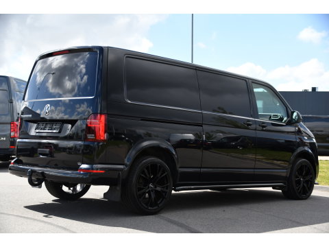 Volkswagen Transporter 2.0 TDI L2H1 30 Highline Black Edition Adaptieve Cruise, Camera, Carplay, 150pk, Trekhaak, Stoelverwarming, LED, Automaat, Standkachel, Sensoren, Uniek!