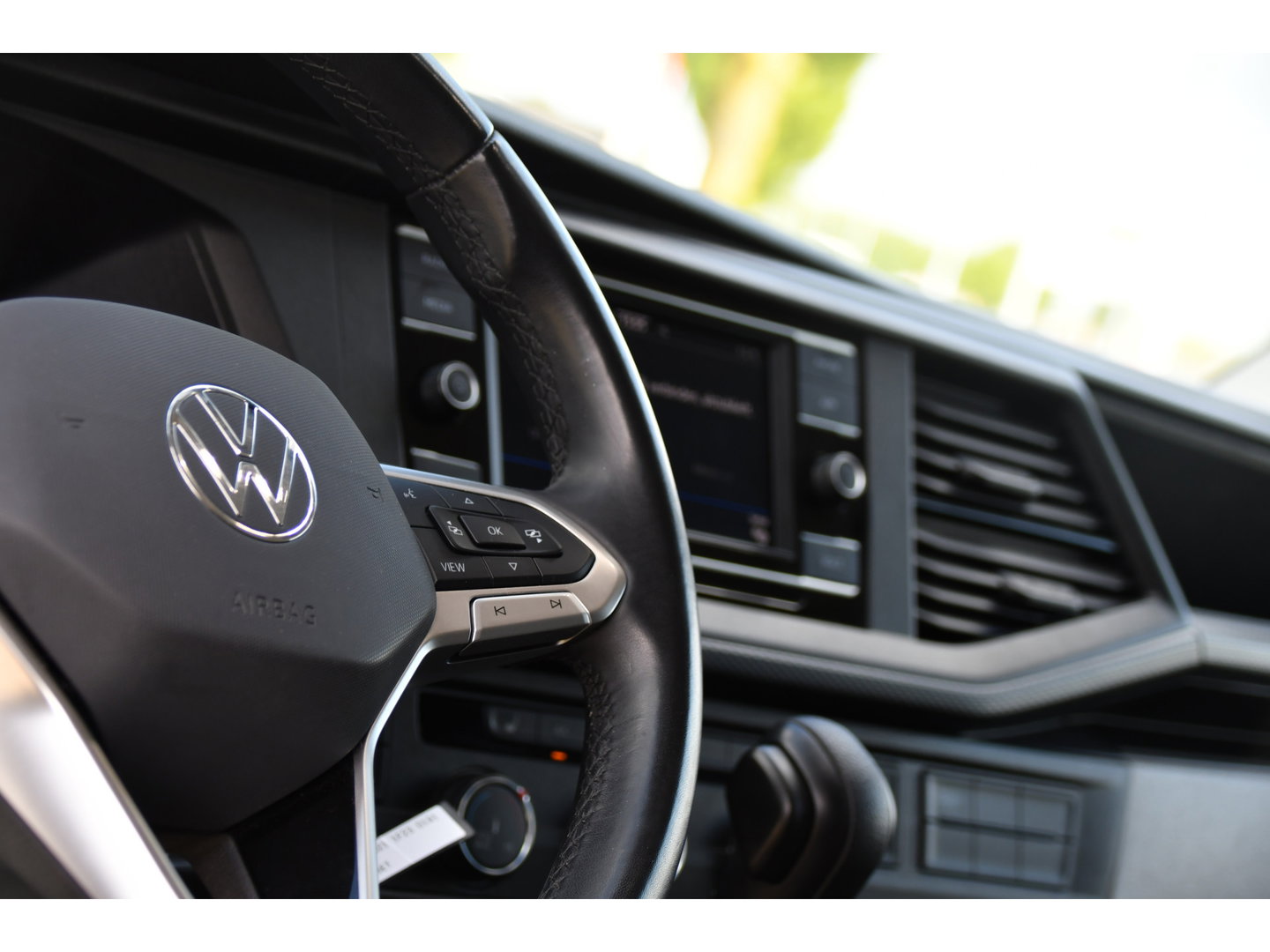 Volkswagen Transporter 2.0 TDI L2H1 30 Highline Adaptieve Cruise, Camera, Carplay, 150pk, Trekhaak, Stoelverwarming, LED, Automaat, Standkachel, Sensoren, Uniek!