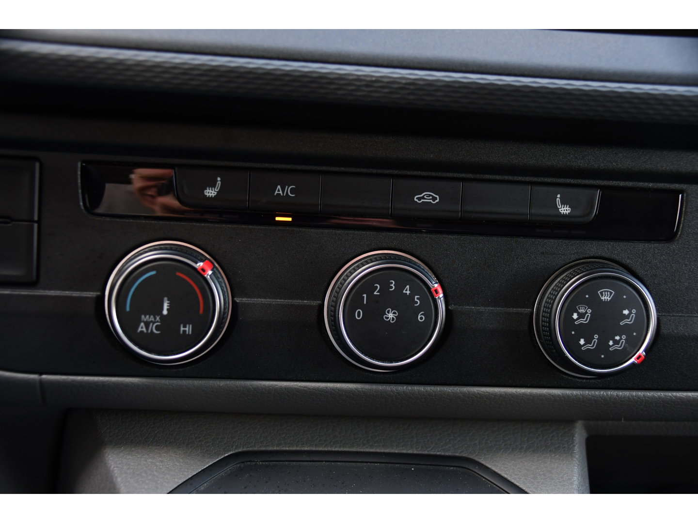 Volkswagen Transporter 2.0 TDI L2H1 30 Highline Adaptieve Cruise, Camera, Carplay, 150pk, Trekhaak, Stoelverwarming, LED, Automaat, Standkachel, Sensoren, Uniek!