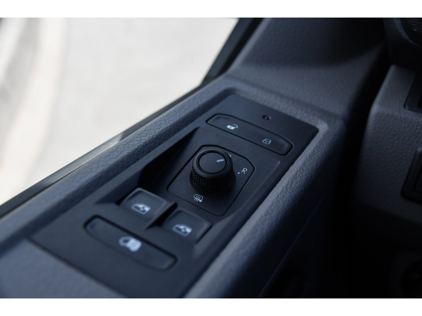Volkswagen Transporter 2.0 TDI L2H1 30 Highline Adaptieve Cruise, Camera, Carplay, 150pk, Trekhaak, Stoelverwarming, LED, Automaat, Standkachel, Sensoren, Uniek!