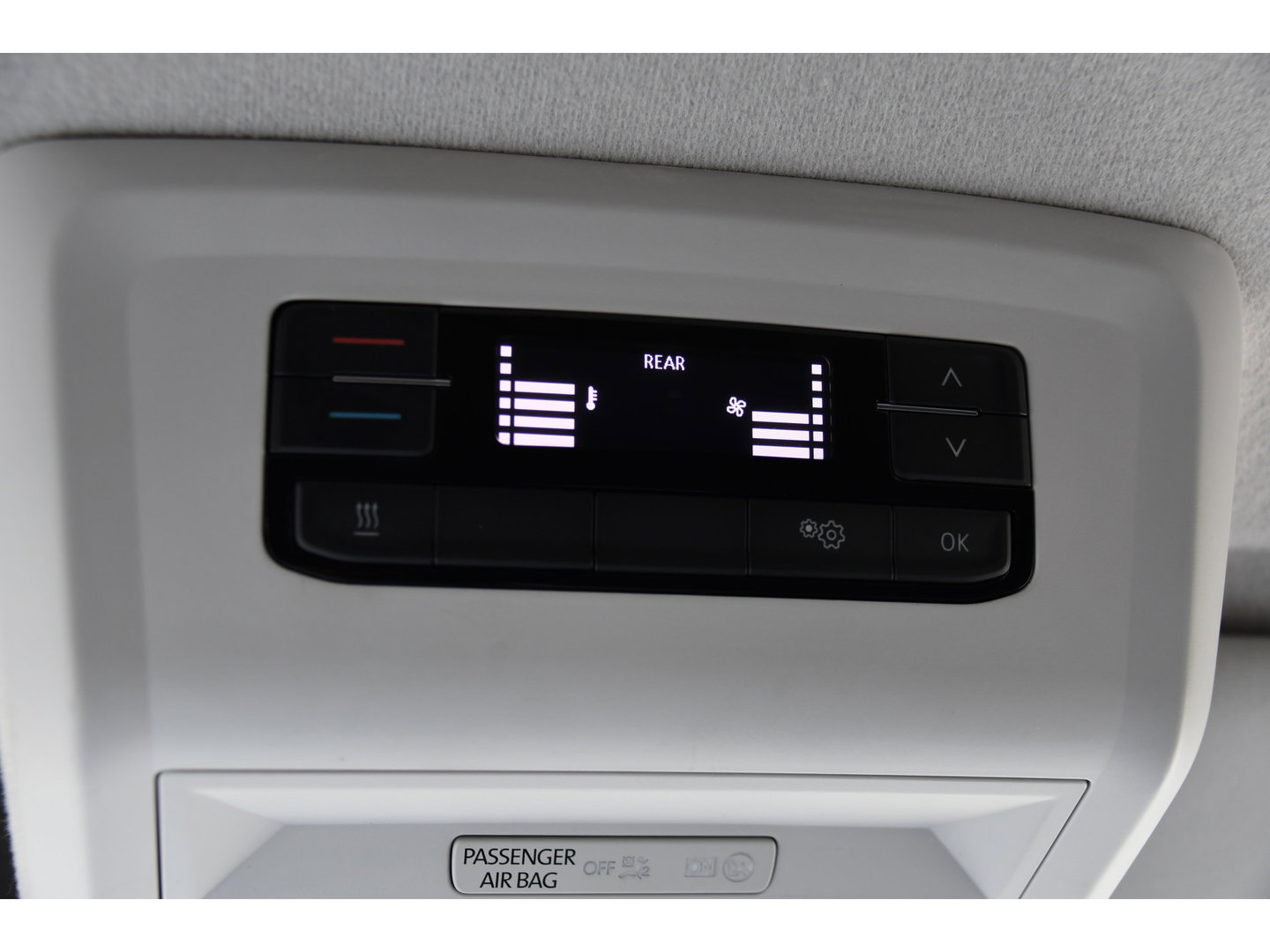 Volkswagen Transporter 2.0 TDI L2H1 30 Highline Adaptieve Cruise, Camera, Carplay, 150pk, Trekhaak, Stoelverwarming, LED, Automaat, Standkachel, Sensoren, Uniek!