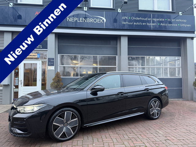 Volkswagen Passat - Variant 1.5 eTSI R-Line Edition 150pk | Pano | IQ.Light | ACC | Ergo active + massage