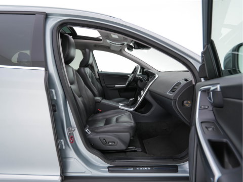 Volvo XC60 2.0 D4 FWD Polar+ Aut. *PANO | LEATHER | XENON | ADAPTIVE-CRUISE | MEMORY-PACK | BLINDSPOT | HEATED-COMFORTSEATS | NAVI-FULLMAP | CAMERA | PRIVACYGLASS | ECC | TOWBAR | PDC | LANE-ASSIST | 17''ALU*