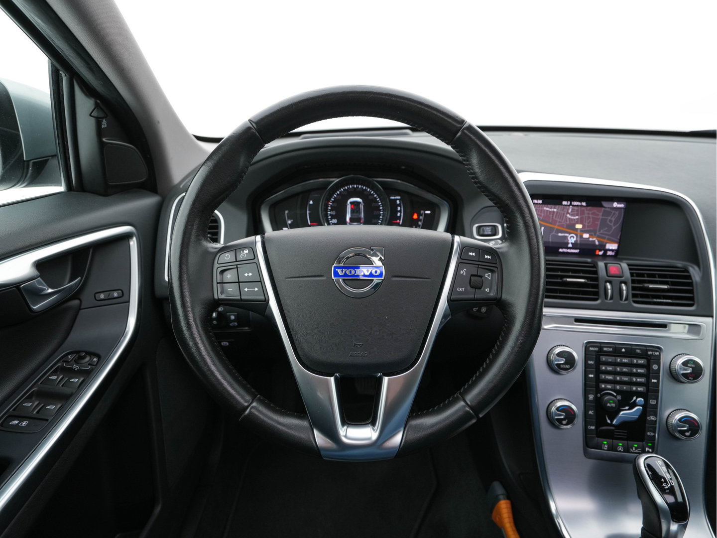 Volvo XC60 2.0 D4 FWD Polar+ Aut. *PANO | LEATHER | XENON | ADAPTIVE-CRUISE | MEMORY-PACK | BLINDSPOT | HEATED-COMFORTSEATS | NAVI-FULLMAP | CAMERA | PRIVACYGLASS | ECC | TOWBAR | PDC | LANE-ASSIST | 17''ALU*