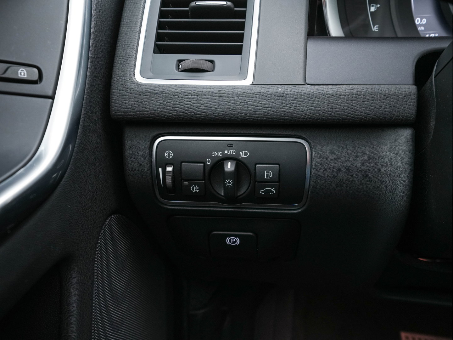 Volvo XC60 2.0 D4 FWD Polar+ Aut. *PANO | LEATHER | XENON | ADAPTIVE-CRUISE | MEMORY-PACK | BLINDSPOT | HEATED-COMFORTSEATS | NAVI-FULLMAP | CAMERA | PRIVACYGLASS | ECC | TOWBAR | PDC | LANE-ASSIST | 17''ALU*