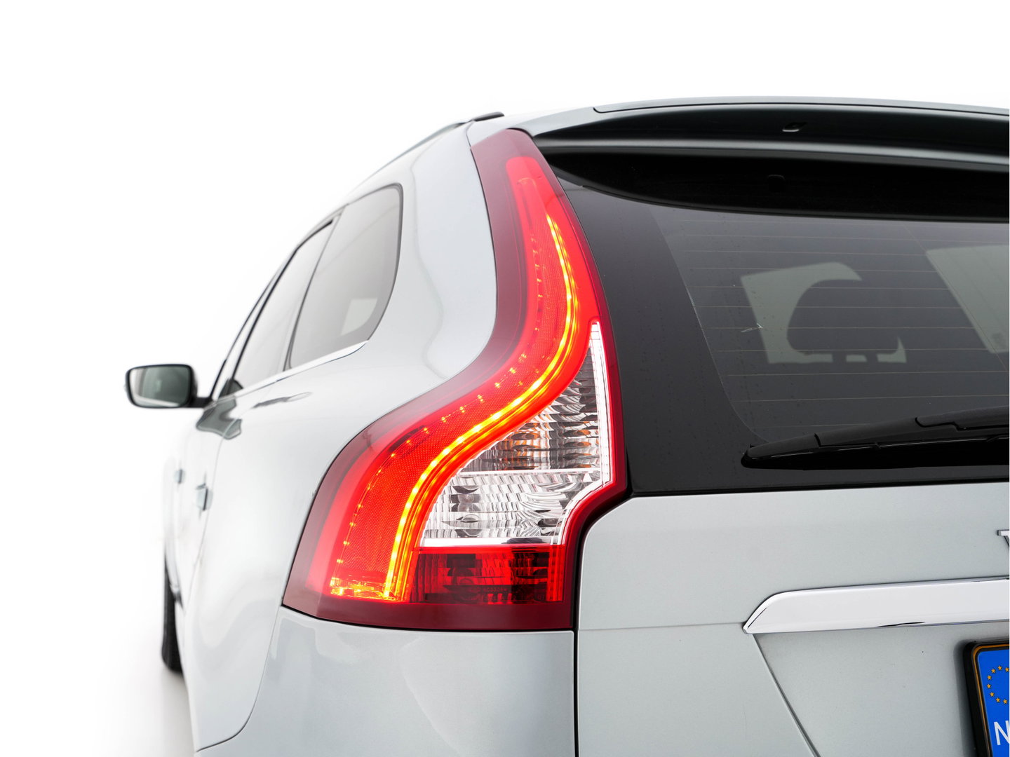 Volvo XC60 2.0 D4 FWD Polar+ Aut. *PANO | LEATHER | XENON | ADAPTIVE-CRUISE | MEMORY-PACK | BLINDSPOT | HEATED-COMFORTSEATS | NAVI-FULLMAP | CAMERA | PRIVACYGLASS | ECC | TOWBAR | PDC | LANE-ASSIST | 17''ALU*
