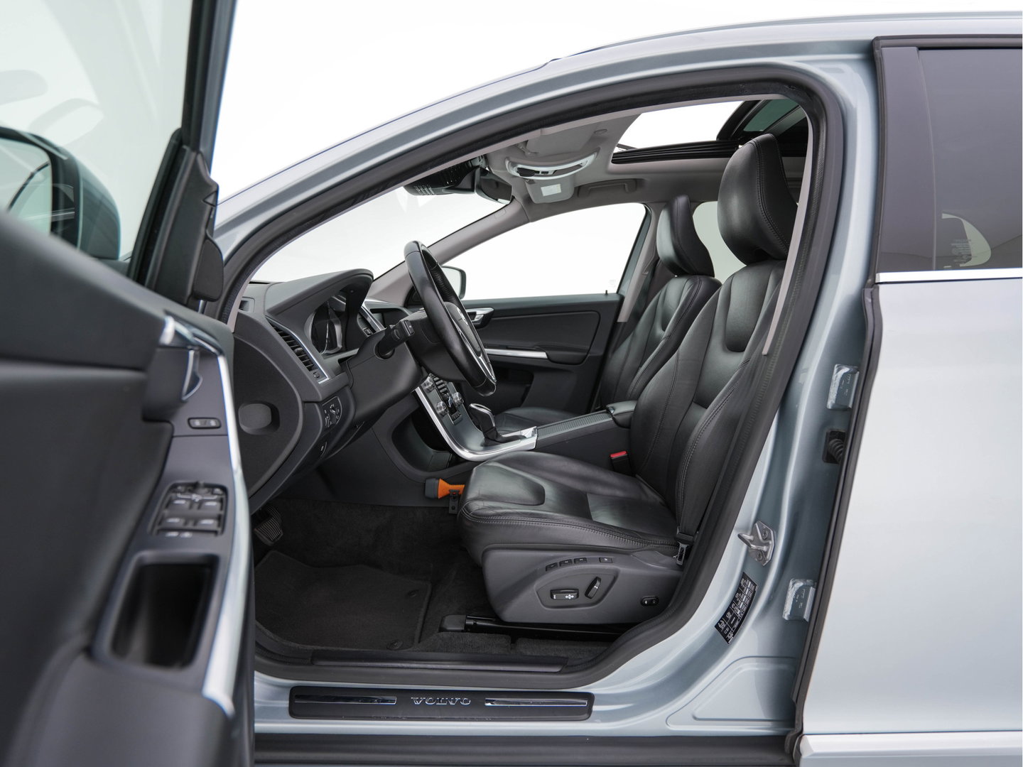 Volvo XC60 2.0 D4 FWD Polar+ Aut. *PANO | LEATHER | XENON | ADAPTIVE-CRUISE | MEMORY-PACK | BLINDSPOT | HEATED-COMFORTSEATS | NAVI-FULLMAP | CAMERA | PRIVACYGLASS | ECC | TOWBAR | PDC | LANE-ASSIST | 17''ALU*