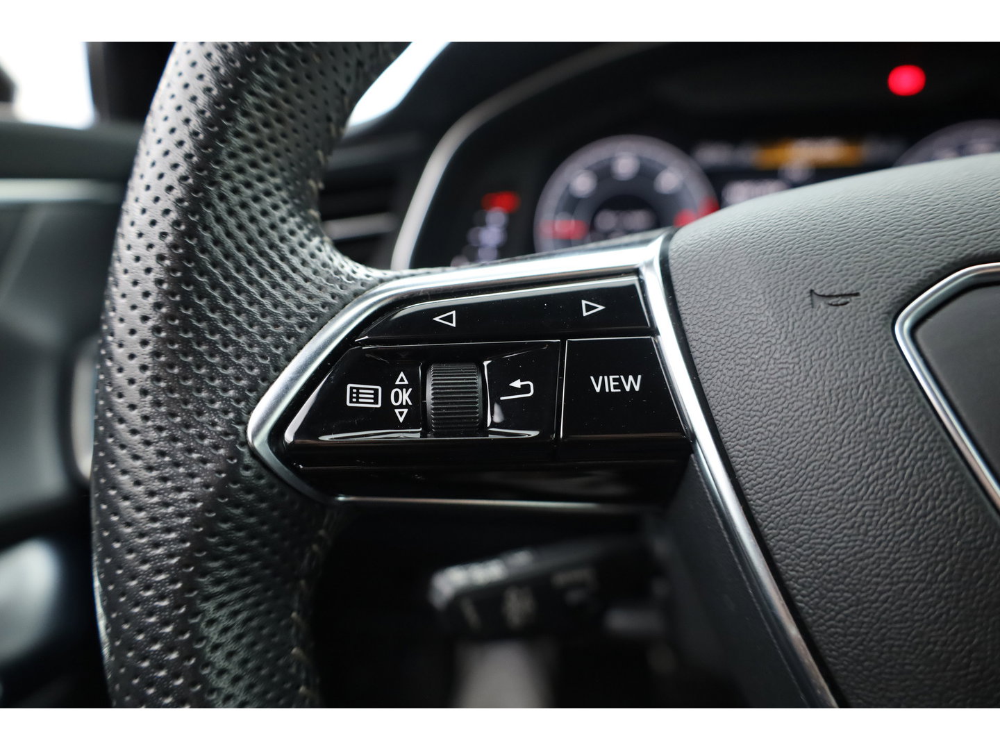 Audi A6 Avant 40 TDI quattro S line | Dig. Cockpit | Standkachel | Elek. Trekhaak | Adapt. Cruise | 360cam | Apple CarPlay & Android Auto