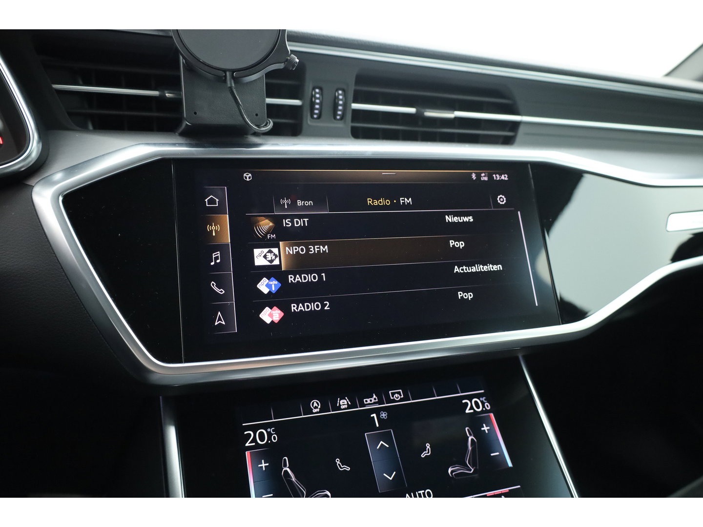 Audi A6 Avant 40 TDI quattro S line | Dig. Cockpit | Standkachel | Elek. Trekhaak | Adapt. Cruise | 360cam | Apple CarPlay & Android Auto