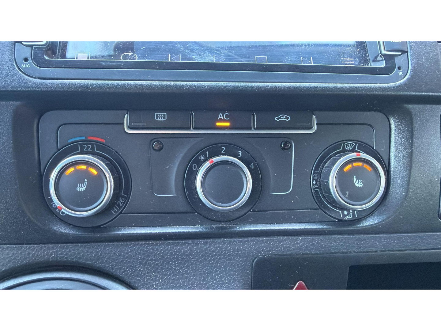 Volkswagen Transporter 2.0 TDI L2H1 DC Comfortline Automaat Leer
