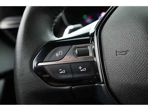 Peugeot 2008 1.2 PureTech 130 Allure | Dig. Cockpit | Trekhaak | Camera | Apple CarPlay & Android Auto | Cruise Control | Navi | 17'' R