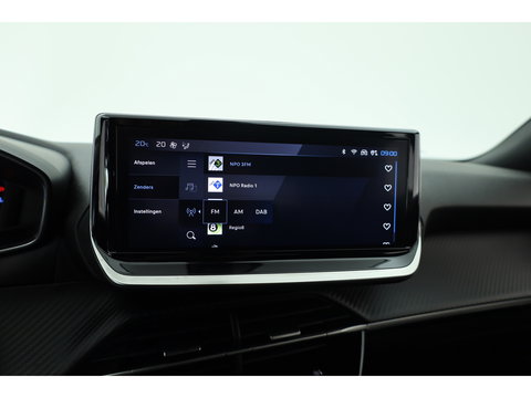 Peugeot 2008 1.2 PureTech 130 Allure | Dig. Cockpit | Trekhaak | Camera | Apple CarPlay & Android Auto | Cruise Control | Navi | 17'' R