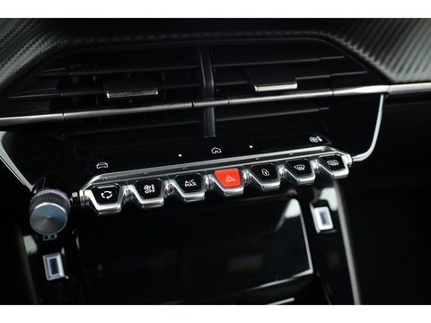 Peugeot 2008 1.2 PureTech 130 Allure | Dig. Cockpit | Trekhaak | Camera | Apple CarPlay & Android Auto | Cruise Control | Navi | 17'' R