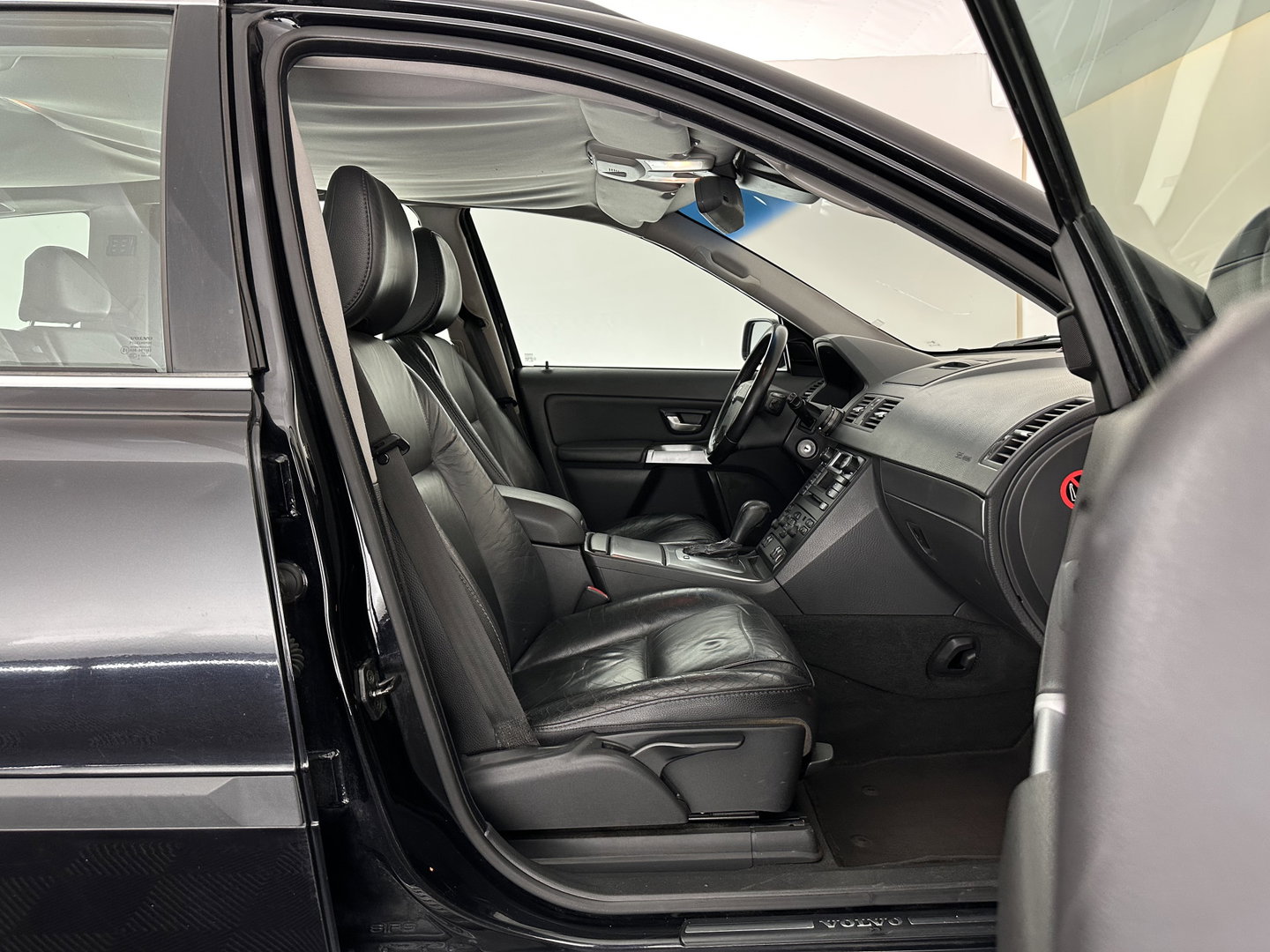 Volvo XC90 2.5 T [ 7-Pers. ] Aut. *LEATHER | NAVI-FULLMAP | MEMORY-PACK | HEATED-COMFORTSEATS | ECC | TOWBAR | PDC | CRUISE | 18''ALU*