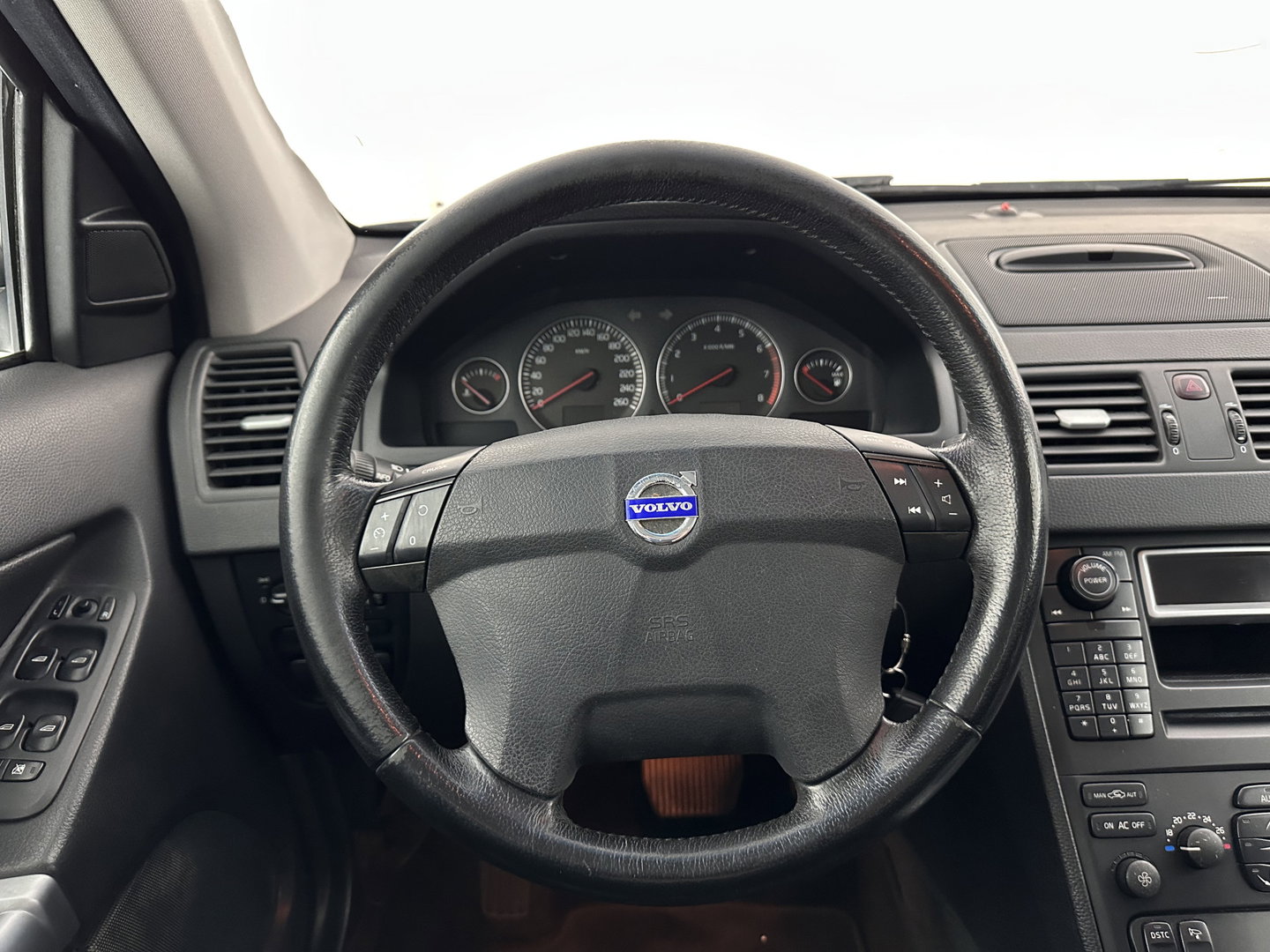 Volvo XC90 2.5 T [ 7-Pers. ] Aut. *LEATHER | NAVI-FULLMAP | MEMORY-PACK | HEATED-COMFORTSEATS | ECC | TOWBAR | PDC | CRUISE | 18''ALU*