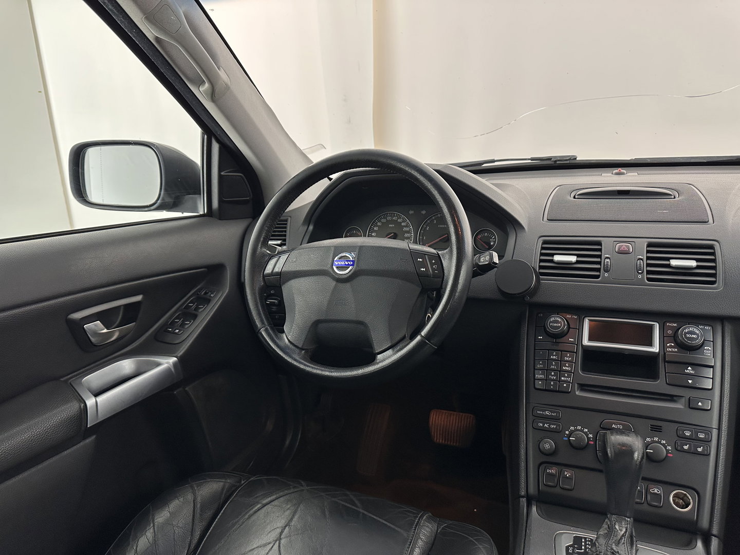 Volvo XC90 2.5 T [ 7-Pers. ] Aut. *LEATHER | NAVI-FULLMAP | MEMORY-PACK | HEATED-COMFORTSEATS | ECC | TOWBAR | PDC | CRUISE | 18''ALU*