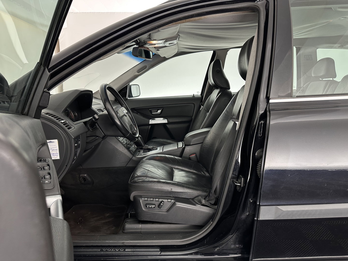 Volvo XC90 2.5 T [ 7-Pers. ] Aut. *LEATHER | NAVI-FULLMAP | MEMORY-PACK | HEATED-COMFORTSEATS | ECC | TOWBAR | PDC | CRUISE | 18''ALU*