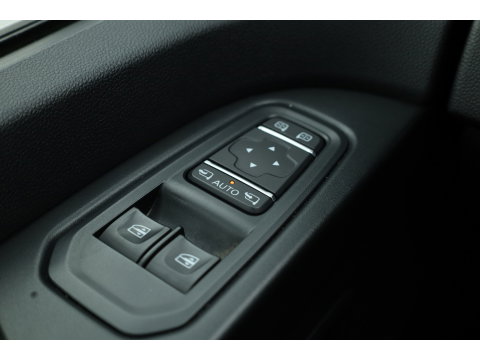 Renault Trafic 2.0 dCi L2H1 N-Connecta | Dubb. Cabine | 6 pers. | Navi | Camera | Trekhaak | Cruise