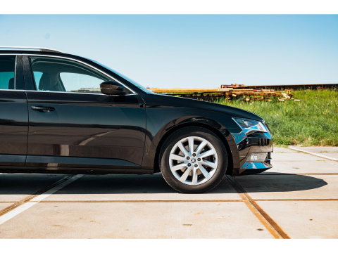 Škoda Superb Combi 1.8 TSI Style Business | TREKHAAK 1800 KG | ADAPTIVE CRUISE