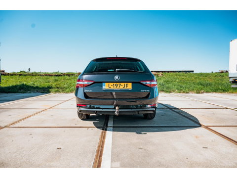 Škoda Superb Combi 1.8 TSI Style Business | TREKHAAK 1800 KG | ADAPTIVE CRUISE