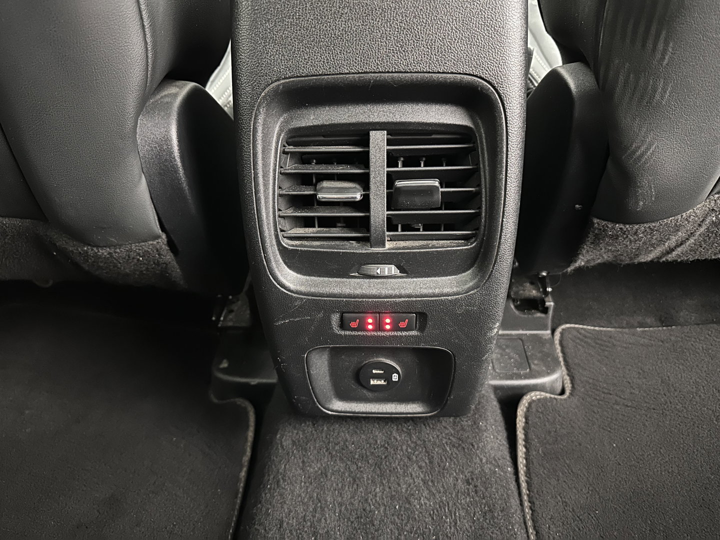 Ford Kuga 2.5 PHEV Vignale (Plug-in) (INCL-BTW) Aut. *LEATHER | ADAPTIVE-CRUISE | FULL-LED | DIGI-COCKPIT | KEYLESS | DAB | CARPLAY | NAVI-FULLMAP | MEMORY-PACK | HEATED-COMFORTSEATS | PRIVACYGLASS | TOWBAR | 18''ALU*