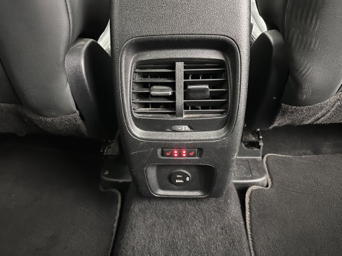 Ford Kuga 2.5 PHEV Vignale (Plug-in) (INCL-BTW) Aut. *LEATHER | ADAPTIVE-CRUISE | FULL-LED | DIGI-COCKPIT | KEYLESS | DAB | CARPLAY | NAVI-FULLMAP | MEMORY-PACK | HEATED-COMFORTSEATS | PRIVACYGLASS | TOWBAR | 18''ALU*