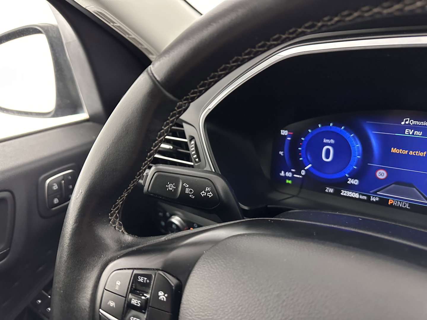 Ford Kuga 2.5 PHEV Vignale (Plug-in) (INCL-BTW) Aut. *LEATHER | ADAPTIVE-CRUISE | FULL-LED | DIGI-COCKPIT | KEYLESS | DAB | CARPLAY | NAVI-FULLMAP | MEMORY-PACK | HEATED-COMFORTSEATS | PRIVACYGLASS | TOWBAR | 18''ALU*