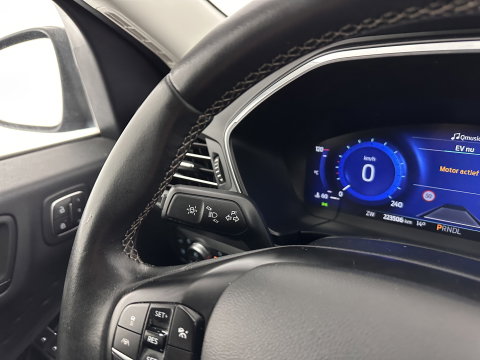 Ford Kuga 2.5 PHEV Vignale (Plug-in) (INCL-BTW) Aut. *LEATHER | ADAPTIVE-CRUISE | FULL-LED | DIGI-COCKPIT | KEYLESS | DAB | CARPLAY | NAVI-FULLMAP | MEMORY-PACK | HEATED-COMFORTSEATS | PRIVACYGLASS | TOWBAR | 18''ALU*