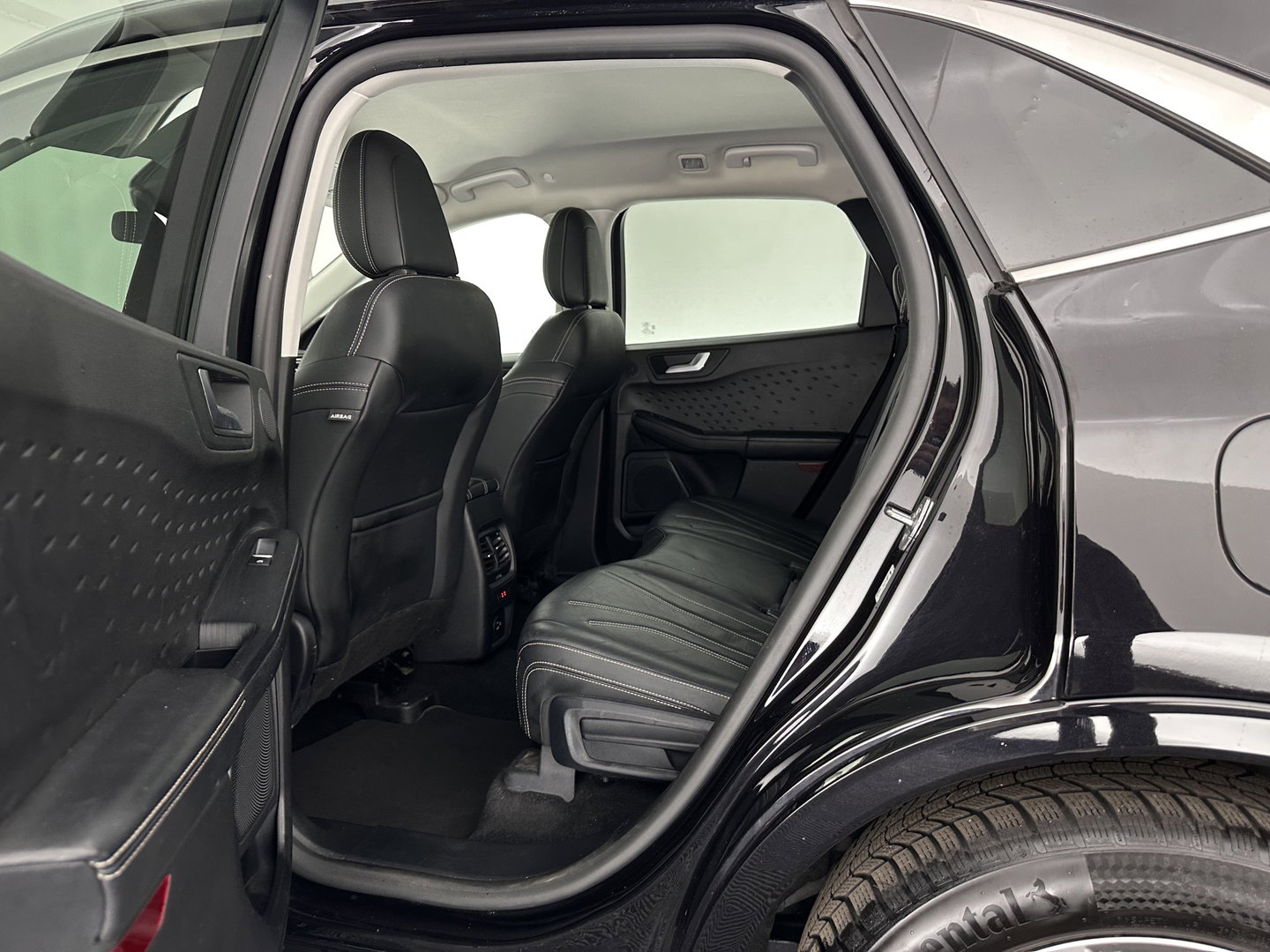 Ford Kuga 2.5 PHEV Vignale (Plug-in) (INCL-BTW) Aut. *LEATHER | ADAPTIVE-CRUISE | FULL-LED | DIGI-COCKPIT | KEYLESS | DAB | CARPLAY | NAVI-FULLMAP | MEMORY-PACK | HEATED-COMFORTSEATS | PRIVACYGLASS | TOWBAR | 18''ALU*