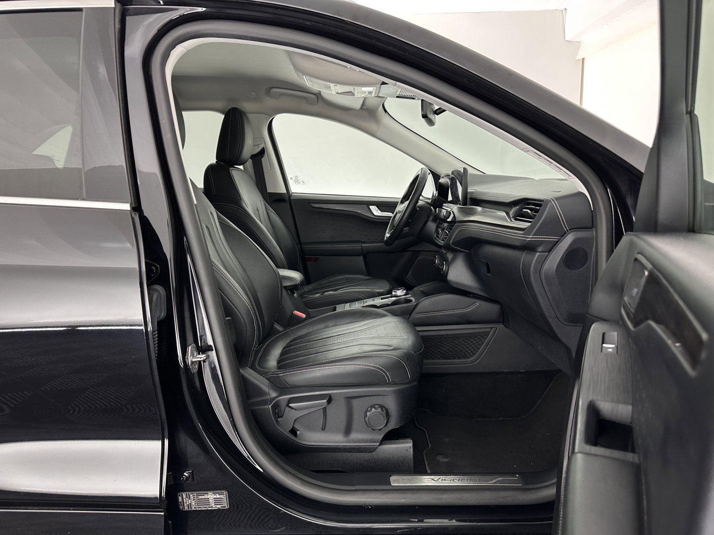 Ford Kuga 2.5 PHEV Vignale (Plug-in) (INCL-BTW) Aut. *LEATHER | ADAPTIVE-CRUISE | FULL-LED | DIGI-COCKPIT | KEYLESS | DAB | CARPLAY | NAVI-FULLMAP | MEMORY-PACK | HEATED-COMFORTSEATS | PRIVACYGLASS | TOWBAR | 18''ALU*