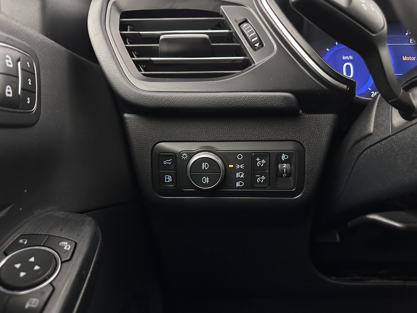 Ford Kuga 2.5 PHEV Vignale (Plug-in) (INCL-BTW) Aut. *LEATHER | ADAPTIVE-CRUISE | FULL-LED | DIGI-COCKPIT | KEYLESS | DAB | CARPLAY | NAVI-FULLMAP | MEMORY-PACK | HEATED-COMFORTSEATS | PRIVACYGLASS | TOWBAR | 18''ALU*