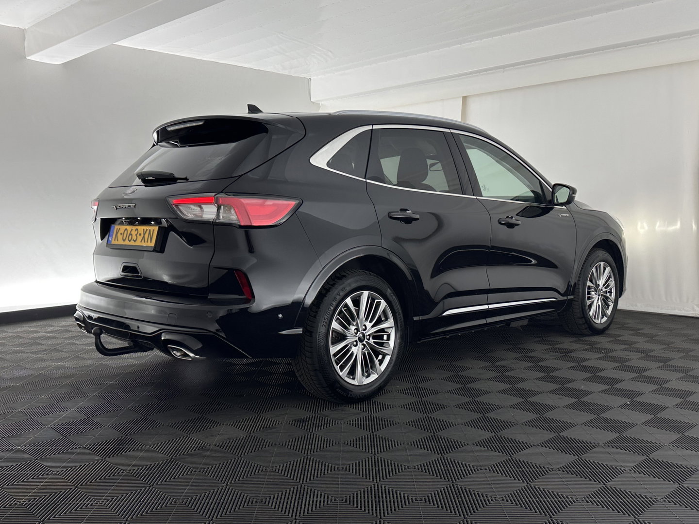 Ford Kuga 2.5 PHEV Vignale (Plug-in) (INCL-BTW) Aut. *LEATHER | ADAPTIVE-CRUISE | FULL-LED | DIGI-COCKPIT | KEYLESS | DAB | CARPLAY | NAVI-FULLMAP | MEMORY-PACK | HEATED-COMFORTSEATS | PRIVACYGLASS | TOWBAR | 18''ALU*
