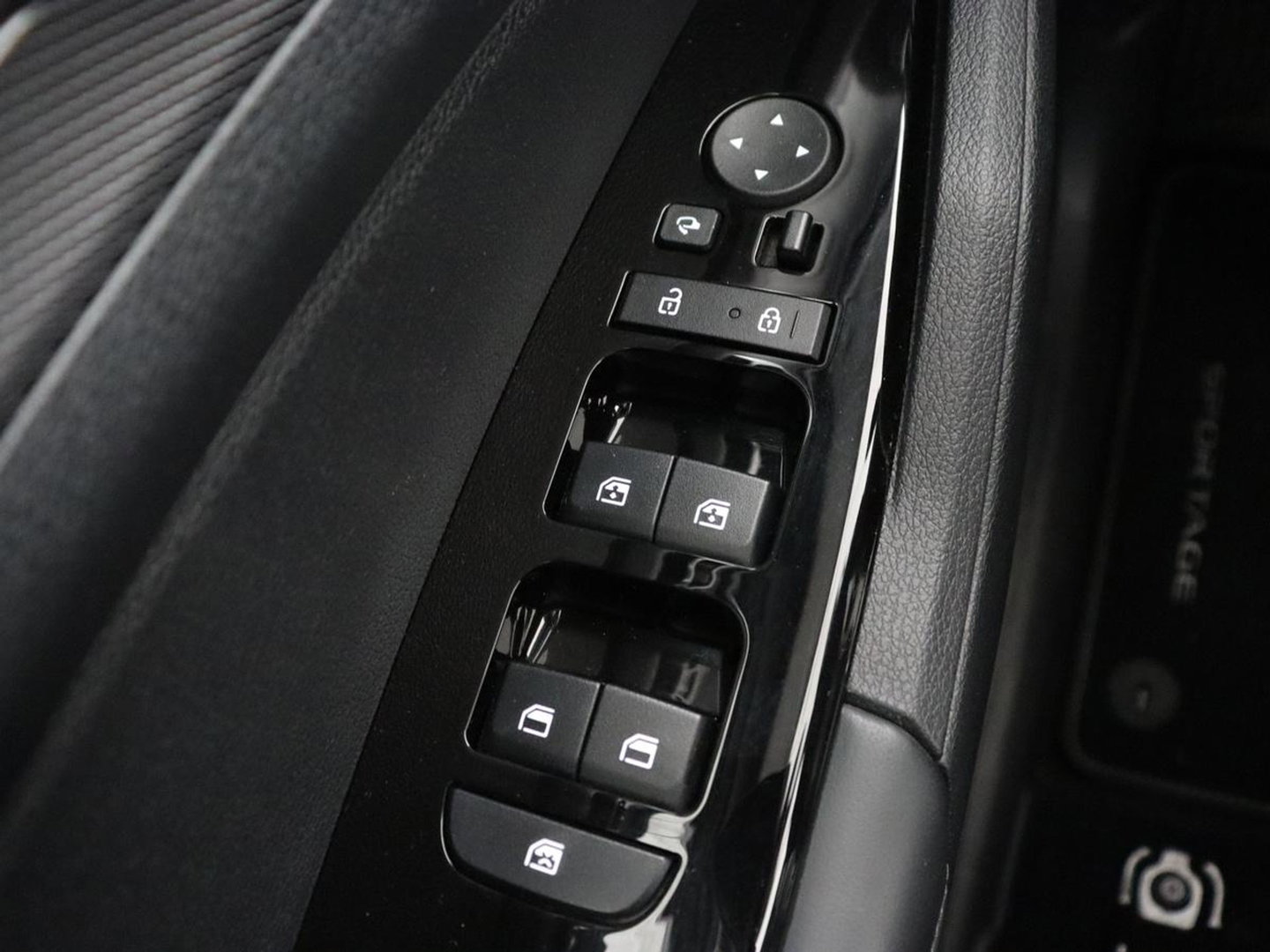 Kia Sportage 1.6 T-GDi Plug-in Hybrid AWD DynamicLine | SOH 97,2% | Camera | Carplay | Adaptive cruise | Navigatie | 19'' | Full LED | Climate control | PHEV