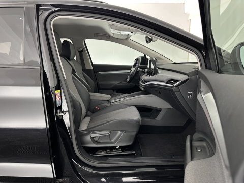 Škoda Enyaq iV 60 [ 3-Fase-11kW ] {SOH-88%} (INCL-BTW) *LEATHER-FABRIC | FULL-LED | DIGI-COCKPIT | CAMERA | KEYLESS | NAVI-FULLMAP | AMBIENTLIGHT | ECC | HEATED-COMFORTSEATS | PRIVACY-GLASS | DAB+ | PDC | CRUISE | 19"ALU*