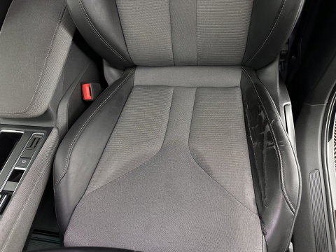 Škoda Enyaq iV 60 [ 3-Fase-11kW ] {SOH-88%} (INCL-BTW) *LEATHER-FABRIC | FULL-LED | DIGI-COCKPIT | CAMERA | KEYLESS | NAVI-FULLMAP | AMBIENTLIGHT | ECC | HEATED-COMFORTSEATS | PRIVACY-GLASS | DAB+ | PDC | CRUISE | 19"ALU*
