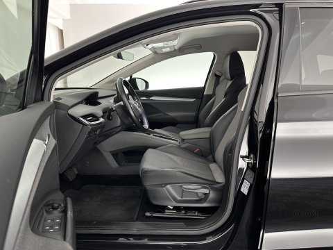 Škoda Enyaq iV 60 [ 3-Fase-11kW ] {SOH-88%} (INCL-BTW) *LEATHER-FABRIC | FULL-LED | DIGI-COCKPIT | CAMERA | KEYLESS | NAVI-FULLMAP | AMBIENTLIGHT | ECC | HEATED-COMFORTSEATS | PRIVACY-GLASS | DAB+ | PDC | CRUISE | 19"ALU*