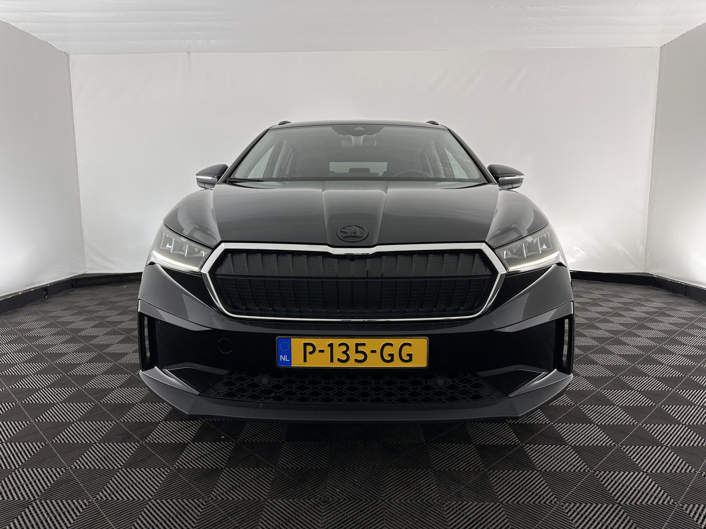 Škoda Enyaq iV 60 [ 3-Fase-11kW ] {SOH-88%} (INCL-BTW) *LEATHER-FABRIC | FULL-LED | DIGI-COCKPIT | CAMERA | KEYLESS | NAVI-FULLMAP | AMBIENTLIGHT | ECC | HEATED-COMFORTSEATS | PRIVACY-GLASS | DAB+ | PDC | CRUISE | 19"ALU*