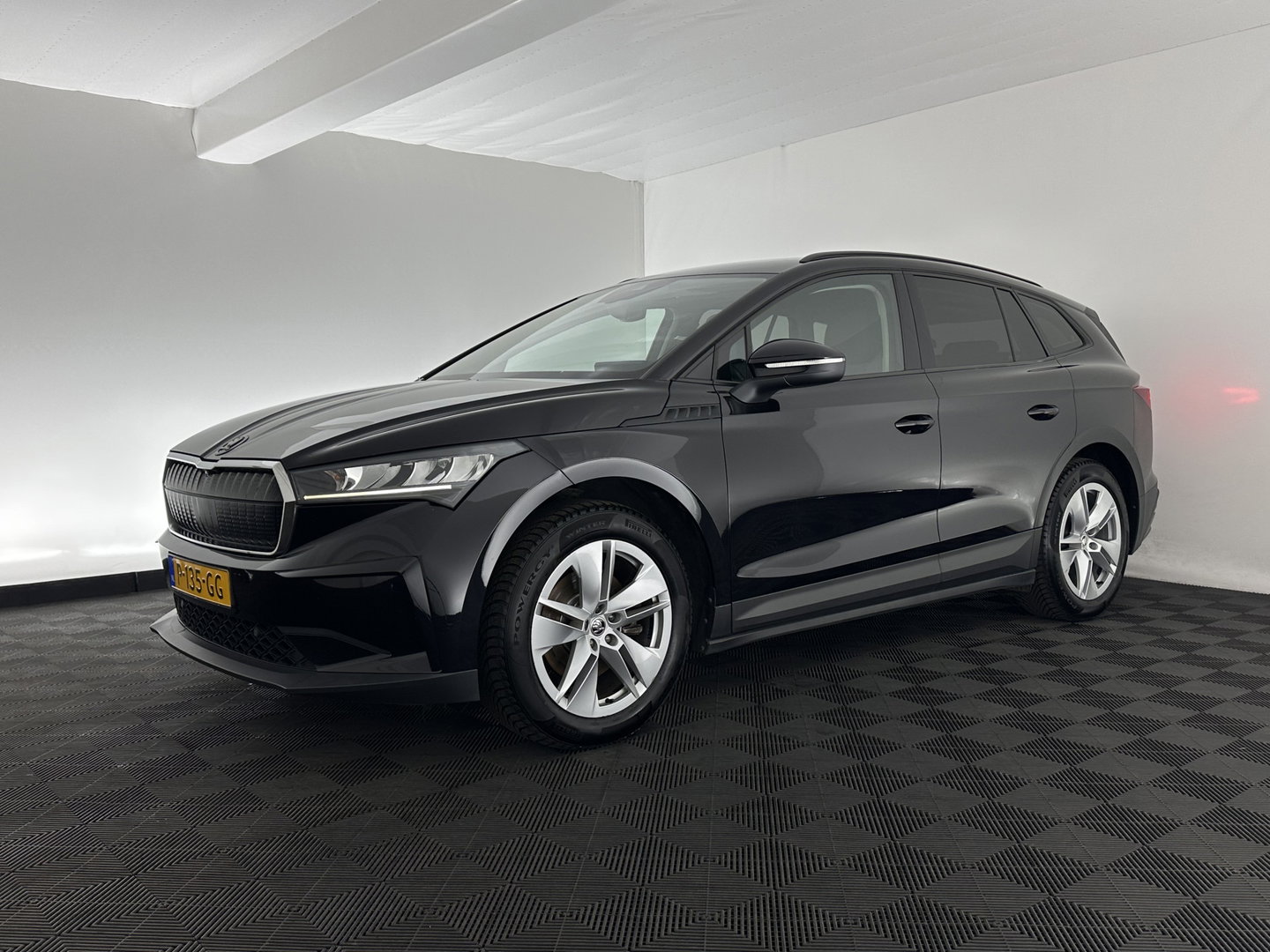Škoda Enyaq iV 60 [ 3-Fase-11kW ] {SOH-88%} (INCL-BTW) *LEATHER-FABRIC | FULL-LED | DIGI-COCKPIT | CAMERA | KEYLESS | NAVI-FULLMAP | AMBIENTLIGHT | ECC | HEATED-COMFORTSEATS | PRIVACY-GLASS | DAB+ | PDC | CRUISE | 19"ALU*