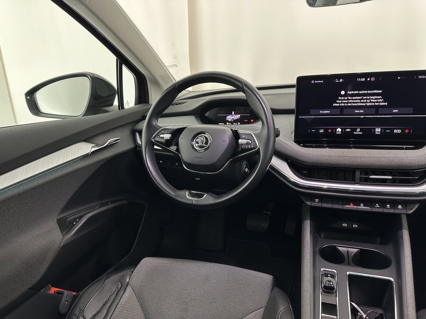 Škoda Enyaq iV 60 [ 3-Fase-11kW ] {SOH-88%} (INCL-BTW) *LEATHER-FABRIC | FULL-LED | DIGI-COCKPIT | CAMERA | KEYLESS | NAVI-FULLMAP | AMBIENTLIGHT | ECC | HEATED-COMFORTSEATS | PRIVACY-GLASS | DAB+ | PDC | CRUISE | 19"ALU*