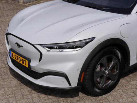 Ford Mustang Mach-E EXTENDED RWD 98kWh/ TECHNOLOGY PACK PLUS/ 4 NIEUWE ALL-SEASON BANDEN/ SOH 93%