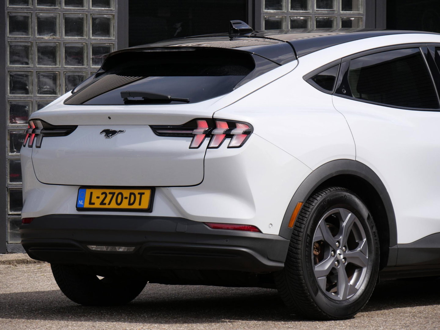 Ford Mustang Mach-E EXTENDED RWD 98kWh/ TECHNOLOGY PACK PLUS/ 4 NIEUWE ALL-SEASON BANDEN/ SOH 93%