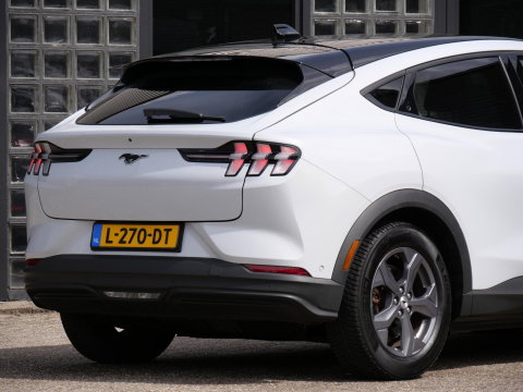 Ford Mustang Mach-E EXTENDED RWD 98kWh/ TECHNOLOGY PACK PLUS/ 4 NIEUWE ALL-SEASON BANDEN/ SOH 93%