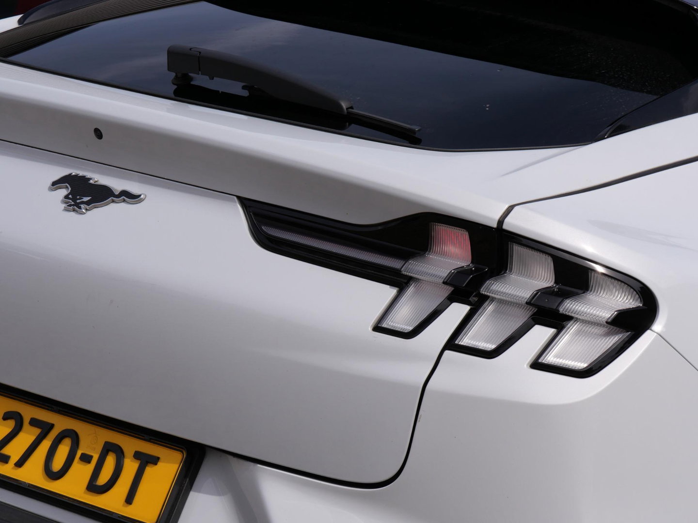 Ford Mustang Mach-E EXTENDED RWD 98kWh/ TECHNOLOGY PACK PLUS/ 4 NIEUWE ALL-SEASON BANDEN/ SOH 93%